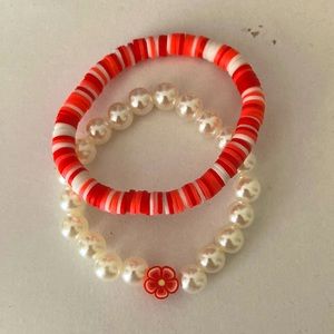 Red flower and pearl clay bead bracelet set
